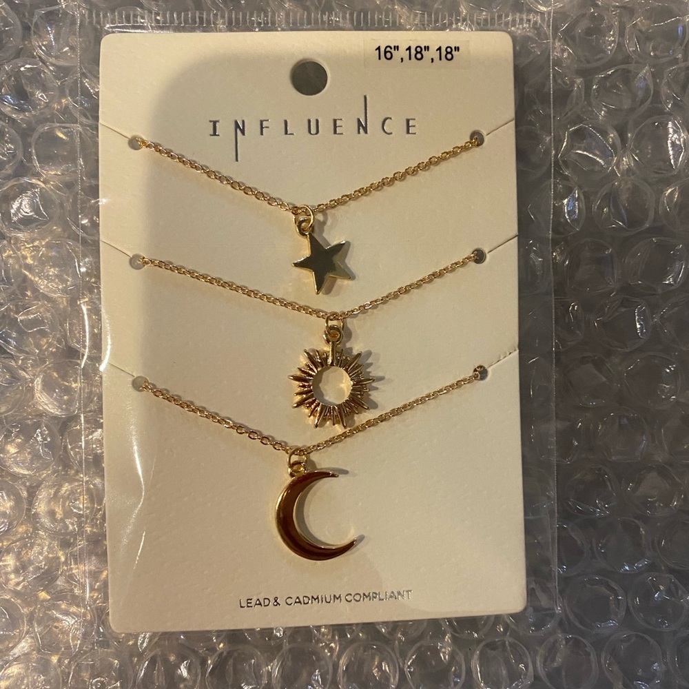 Gold Regan Necklace - Set of 3 necklaces! - Picture 3 of 3